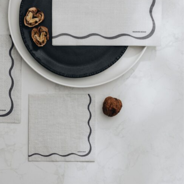 Manor Road Linen Scallop Black & White Cocktail 20 Pack